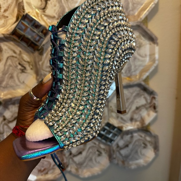 Azalea Wang, Brand New size 11 - Picture 4 of 4